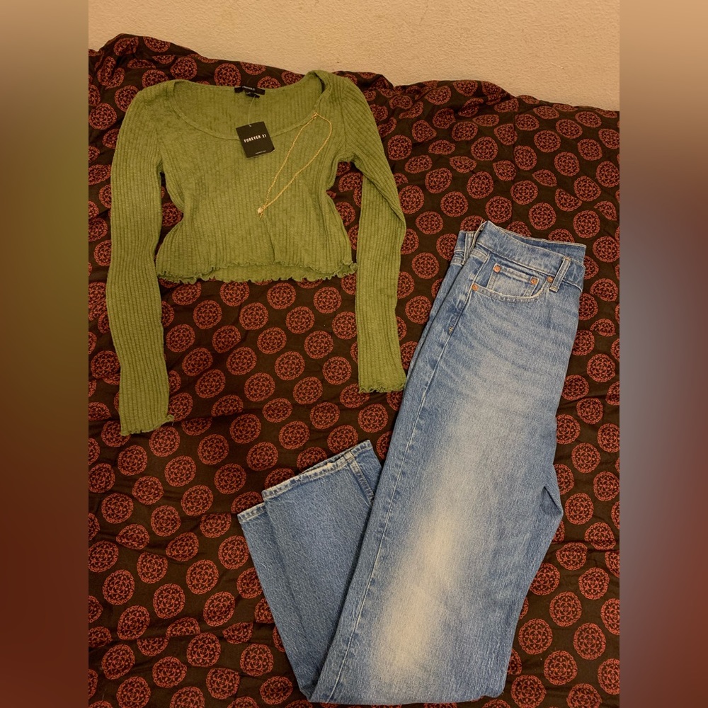 Gap woman jeans, close to mom jean fit. Size 10/30 “cheeky straight”